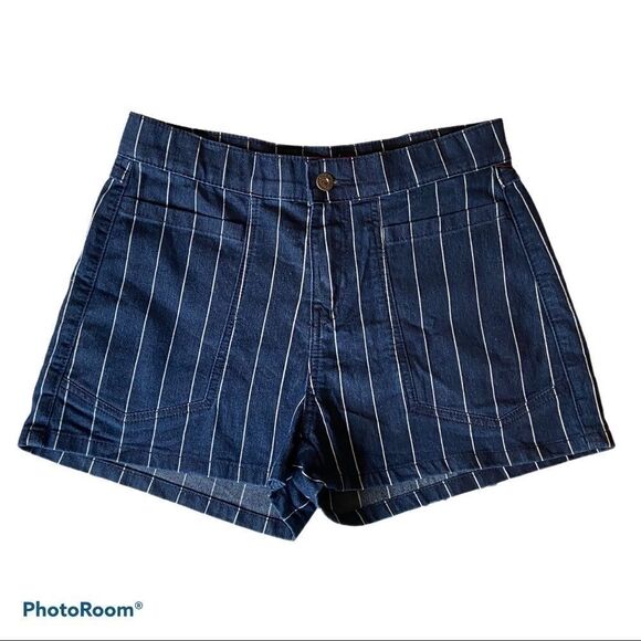 𝅺women’s Union Bay Chloe pinstripe jean shorts Size 9 - Picture 2 of 6